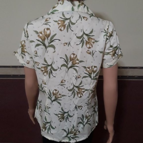 BASIC EITIONS IVORY/GREEN FLORAL SHORT SLEEVE BUTTON FRONT BLOUSE SIZE S NWOT - Picture 2 of 7